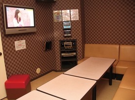 お一人様でも、広々としたお部屋でおもいっきり歌って!!