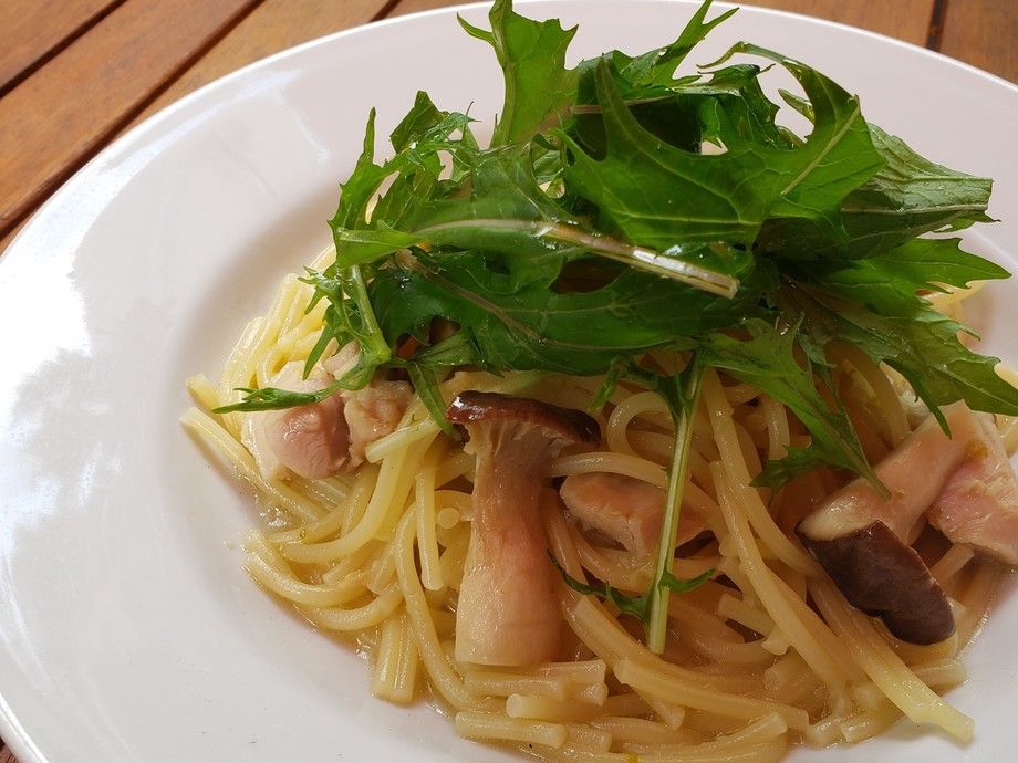 今週のランチパスタ チキンとエリンギ 水菜のパスタ 柚子胡椒風味 Mon Rico モンリコ の写真 スペイン料理