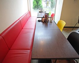 女子会やパーティーに!ベンチシート席 店内奥の広々スペース。合コンや女子会、ちょっとしたお集まりにはこちら!
