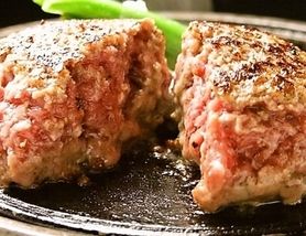 ランチでは「とろけるハンバーグ」と「熟成ハラミステーキ」を提供中!!