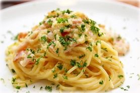 カルボナーラ やっぱり食べたくなるのは卵の美味しさを極めた濃厚カルボナーラ。