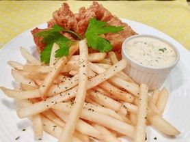 フィシュ&チップス イギリスを代表する料理のひとつ。タラなど白身のフライにフレンチフライを添えたもの。