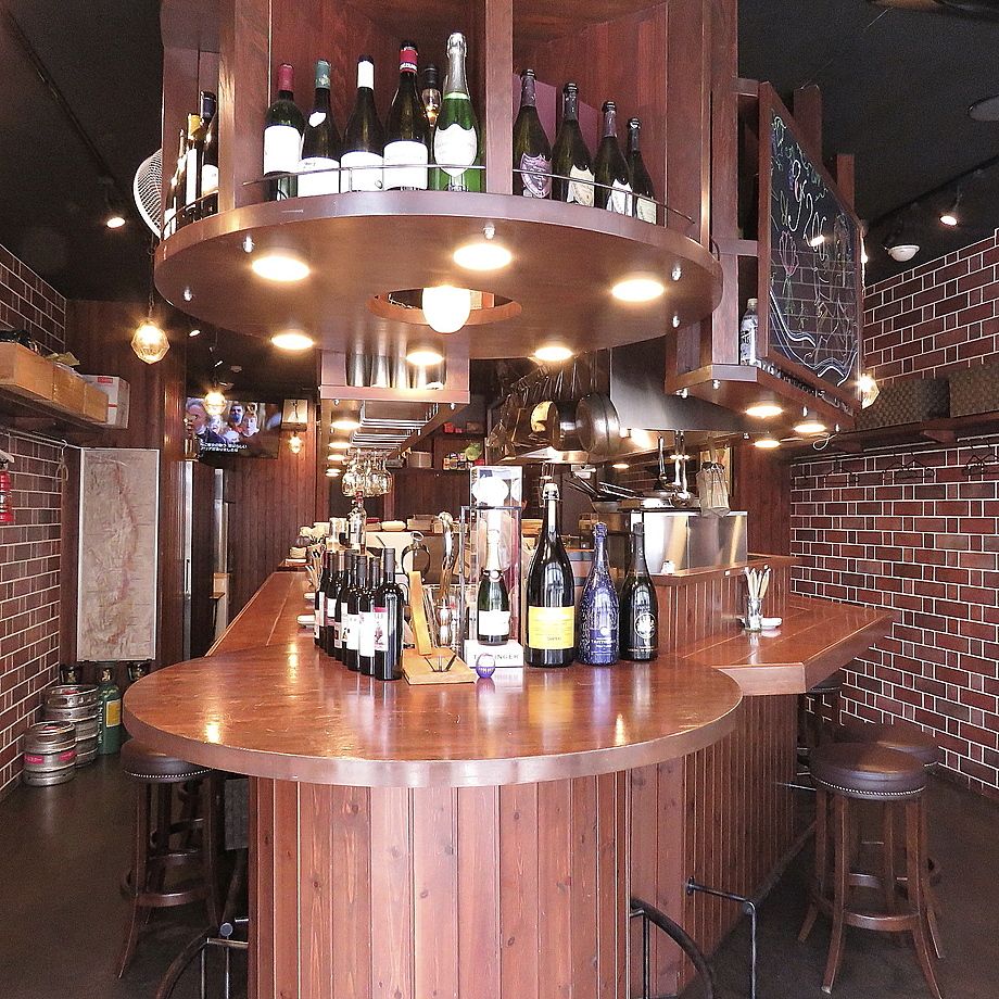 お一人様でもゆっくりと寛いで頂けるお店です Y6 ふじみ野ワイン ワイニーマルロク フジミノワイン の写真 ワインバー