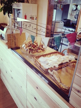 Spoon cafeのスイーツのパンフル!パンの生地のワッフルです!外はサクサク中はもっちりしています!お持ち帰りだとひとつ150yenです!ぜひ食べてみてくださいね〜!