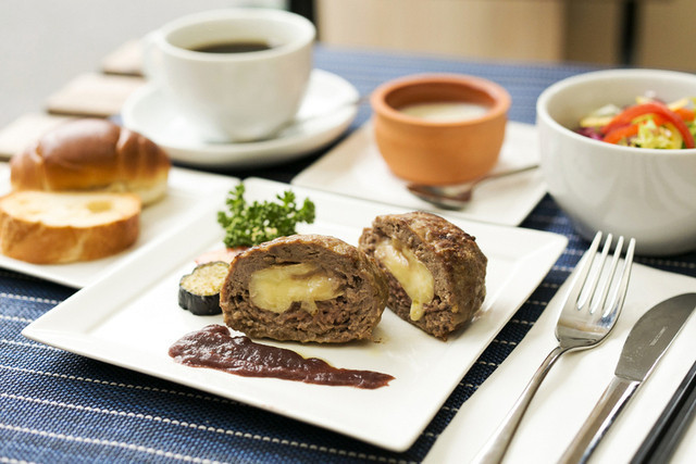 馬喰町に新登場 世界のチーズと野菜の店 Bakuroccho チーズと肉の禁断のコラボにも注目 Favy ファビー