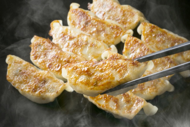 今夜は餃子とビールで晩酌 これは堪らん 神保町で行くべきお店7選 Favy ファビー