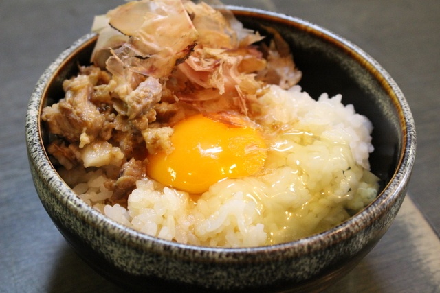 新宿 ラーメン屋の作る Tkg がウマすぎ 17年間継ぎ足した秘伝のタレが決め手だった 風来居 Favy ファビー