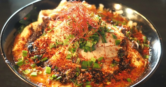 奥行きのある辛さと痺れを感じる真っ赤な濃厚味噌ラーメンを堪能 新高円寺 麺昇 神の手 Favy ファビー