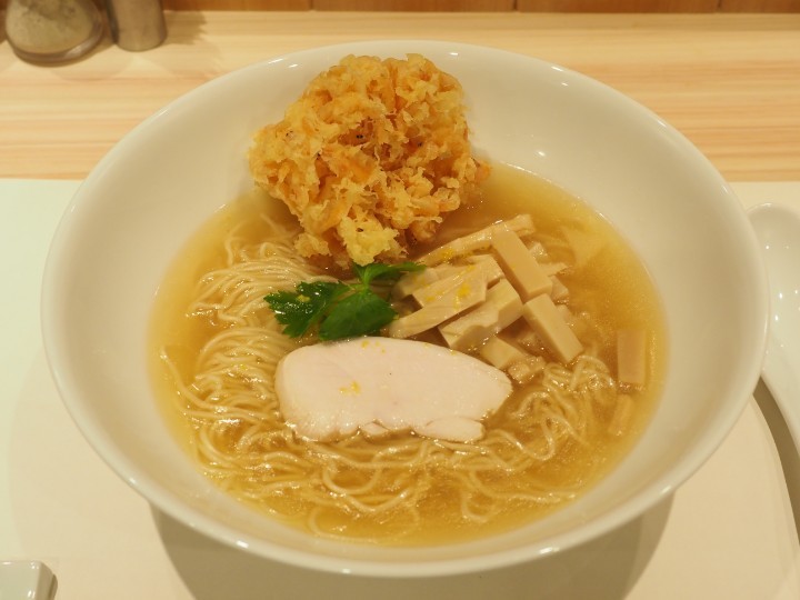 【銀座】鯛の旨味が爆発!揚げたてのかき揚げも乗る贅沢ラーメン『麺屋ま石』