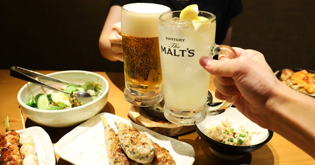 にんにく醤油ダレが絡むジューシーな焼き鳥が全品99円 安いのにウマい てけてけ で飲んで来た Favy ファビー