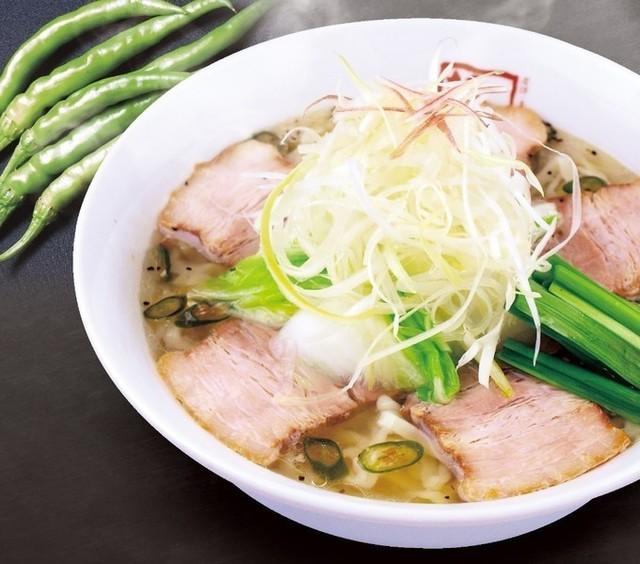 期間限定 青唐うま塩ラーメン がしっかり辛くてクセになる 喜多方ラーメン坂内 へ急げ Favy ファビー