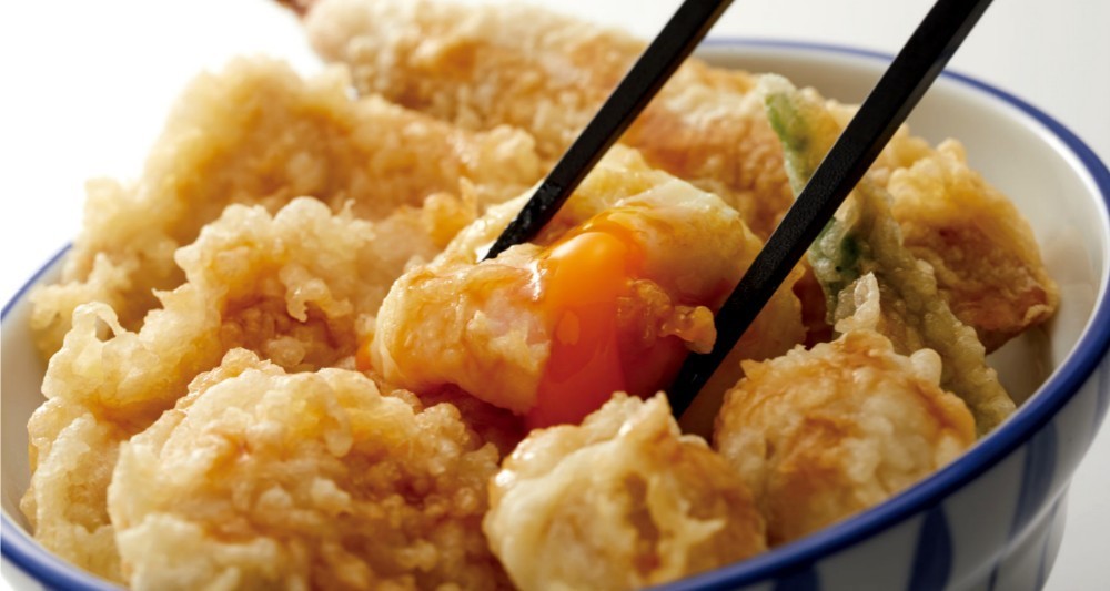 【期間限定】人気の鶏天がたっぷり！鶏、鶏、鶏の「鶏づくし天丼」を『天丼・天ぷら本舗さん天』で！ | favy[ファビー]