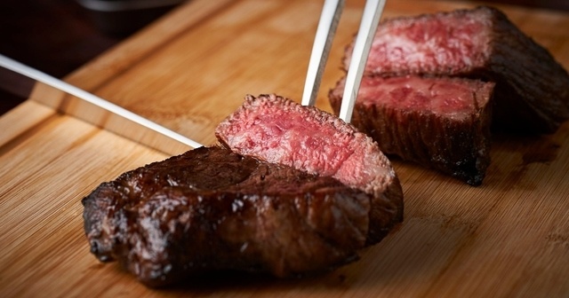 【六本木】大切な日を鉄板焼で彩る。『さいとう』の洗練された空間で特別コースを！