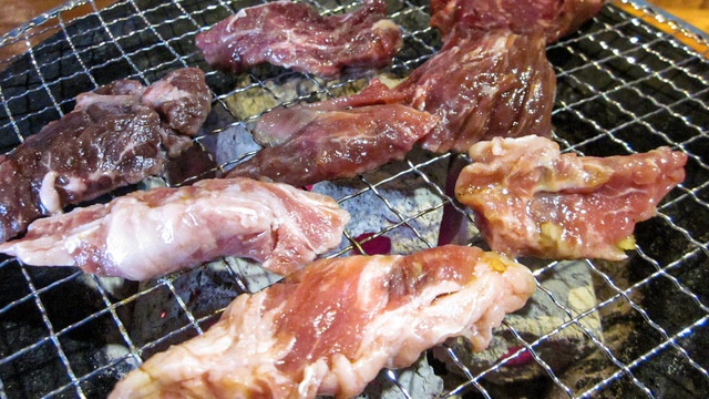 元ホルモン専門店の実力が炸裂する、豪徳寺『ひゃくてん』の990円焼肉食べ放題ランチ