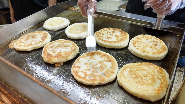 週末の新大久保で女子高生を虜にする韓流ジャンクフード天国の洗礼を受けてみた