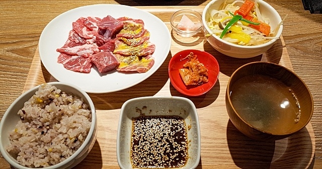 【新宿】ラム肉特化の“ひとり焼肉”専門店『ラムワン』が誕生!柔らかなお肉を独り占め!