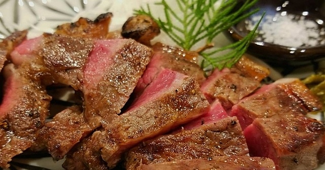 【横浜・山手】旨みをギュッと閉じ込める!ジューシーな肉やプリプリの海鮮を熔岩焼きで『プロタゴ』