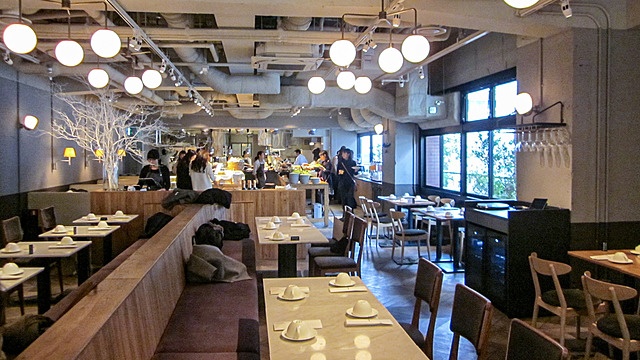 新宿駅徒歩15分でも予約必須!知る人ぞ知る西新宿『MORETHAN』の食べ放題は満足度高し
