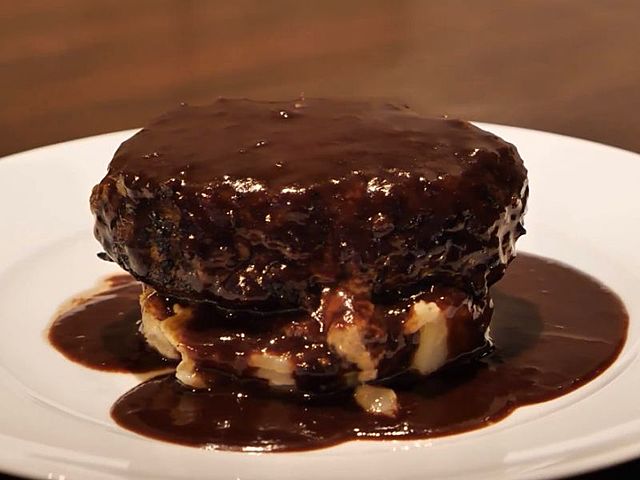 【茗荷谷】ハンバーグの中から白レバーがとろ~り。ワインと味わう大人の洋食『H's pinot』