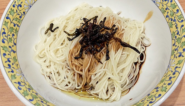 大久保界隈で密かに話題!『蘇園餛飩(ワンタン)』の激ウマ麺「葱油拌麺」を食べてきた