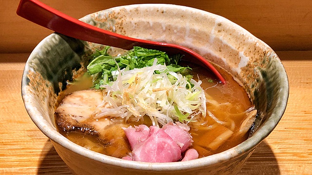 お酒の後はなぜラーメンを食べたくなる?焼きあごの『たかはし』がシメラーに最適な理由