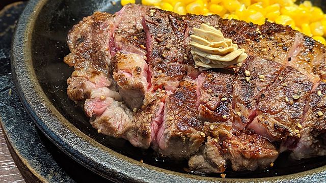 『いきなり!ステーキ』が一部店舗で食べ放題を開始!微妙な料金設定にネットがざわざわ