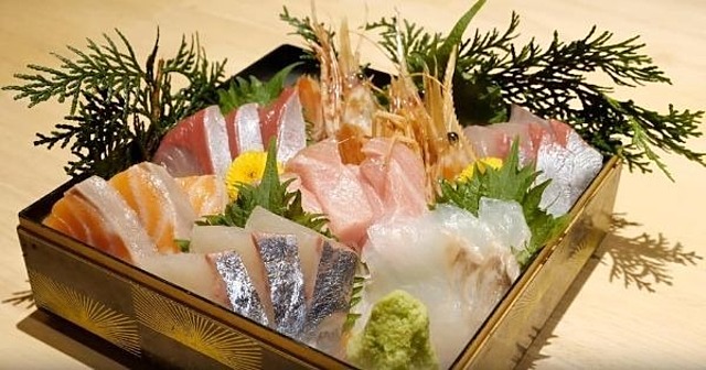 【西新宿】注文率100%!『俺の魚を食ってみろ!! 西新宿店』の豪華海鮮7種「玉手箱」に注目