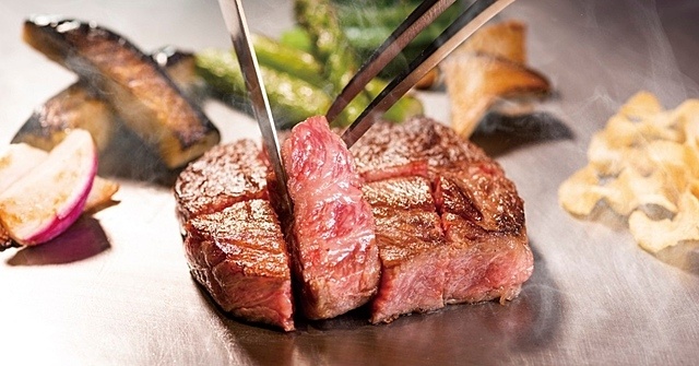 兵庫が世界に誇る神戸牛のコースを優雅な空間で。心満たされる贅沢なひと時を『神戸プレジール銀座』