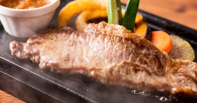 梅田 肉汁溢れるステーキ ローストビーフが食べ放題 肉でお腹を満たすなら リトルモンスター Favy ファビー