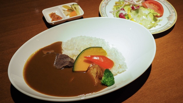 渋谷ランチでカレーなら、渋谷東武ホテル『バーラフィーネ』の王道ホテルカレーがおすすめ