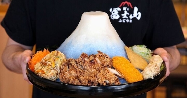 【甲府】『麺ズ冨士山』に2.5kg超えのメガ盛りうどんが登場!60分以内の完食で料金代金無料!