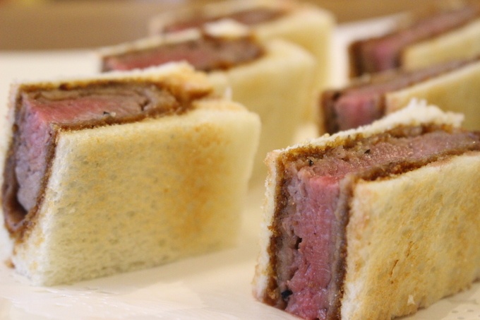 銀座 一日0食売れるカツサンド 愛される秘訣は70年間継ぎ足す ソース にあった 新世界グリル梵 Favy ファビー