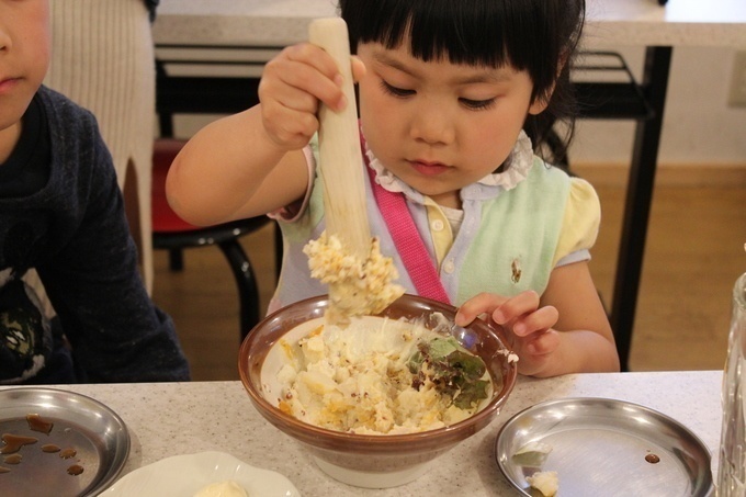 子どもだけの特典 手作りたこ焼きや無料ソフトクリームも 夏休みは親子で 串カツ田中 へ Favy ファビー