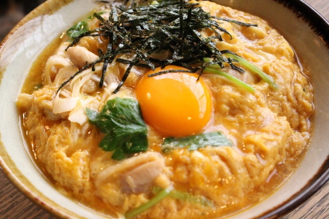 赤坂 飲めるくらい美味い 赤坂すみやき料理はやし のランチ限定 親子丼 Favy ファビー