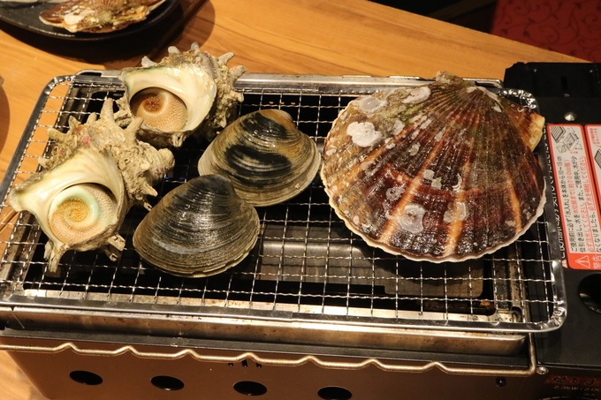 自分で焼けば美味しさ倍増 産地直送の魚介を目の前で焼いて盛り上がろう 豊丸水産 Favy ファビー