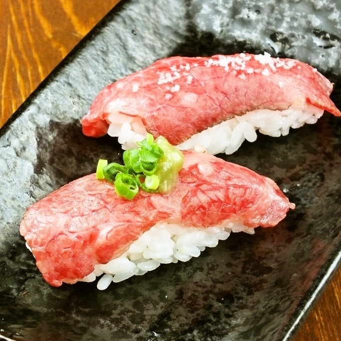 渋谷 松坂牛の炙り寿司 が半額に 松坂牛や豚を使った肉々しい料理が勢揃い 極肉亭 まつざか Favy ファビー