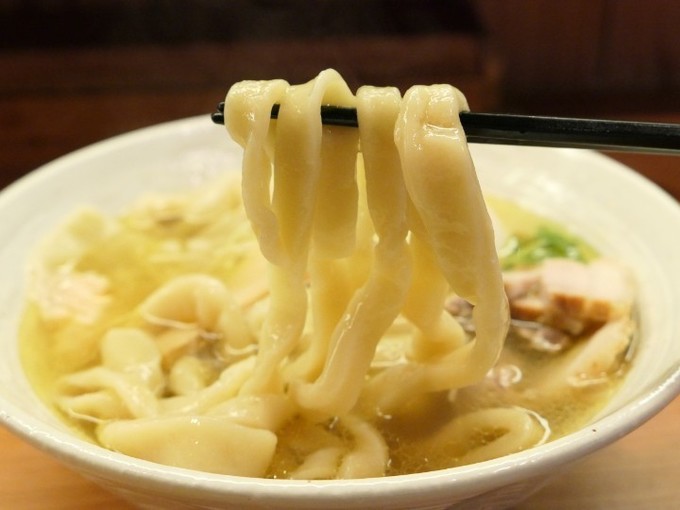 ミシュラン2020ビブグルマン獲得、下北沢のラーメン店「麺と未来」のもちもち麺2