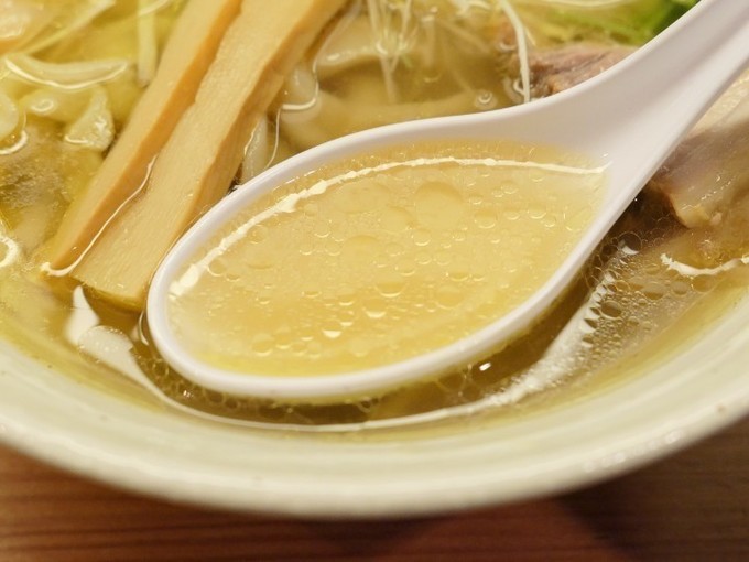 ミシュラン2020ビブグルマン獲得、下北沢のラーメン店「麺と未来」のスープ