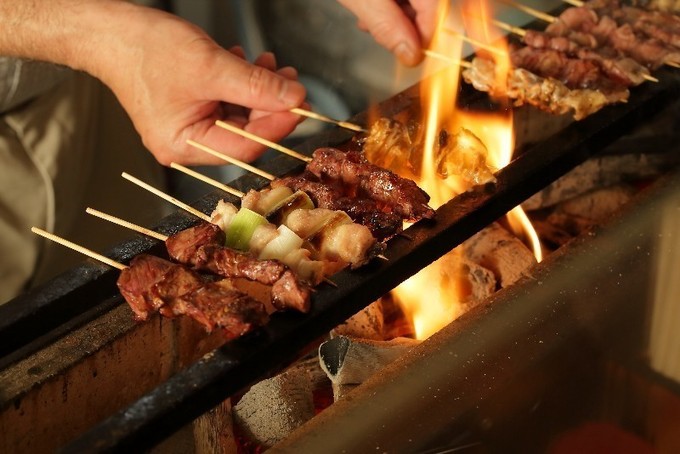 老舗の味を池袋でも100円で やきとり番番 の備長炭でふっくら焼き上げた焼き鳥は必食 Favy ファビー