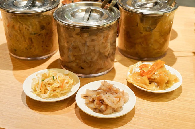 福岡が誇るB級グルメチェーン天ぷらのひらおの食べ放題の副菜