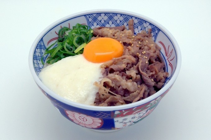 【奈良】ステーキとカルビを同時に楽しむ「あい盛り重」は必食！本格的な肉料理を手軽に楽しめる『明尚苑』 favy