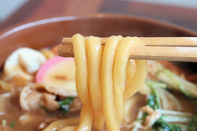 名古屋・亀島のレトロ可愛い喫茶店「喫茶ゾウメシ」の味噌煮込みうどんの麺