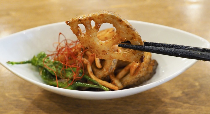 『焼き鳥しょうちゃん 池袋店』の「れんこんの塩辛バター」