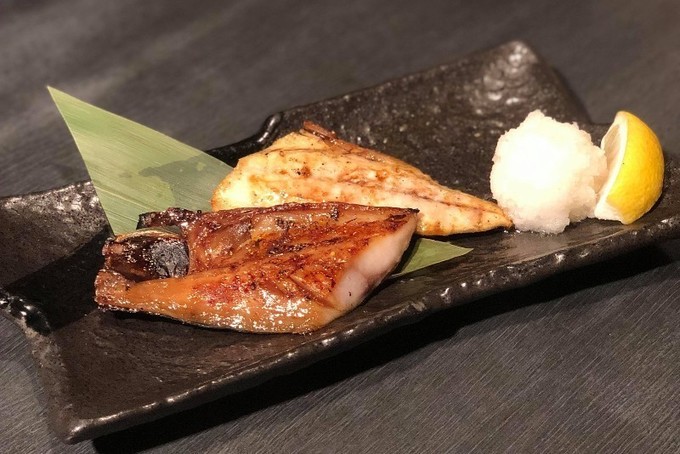 『渋谷東急本店前のひもの屋』鯖の黒七味味と塩干しの食べ比べ