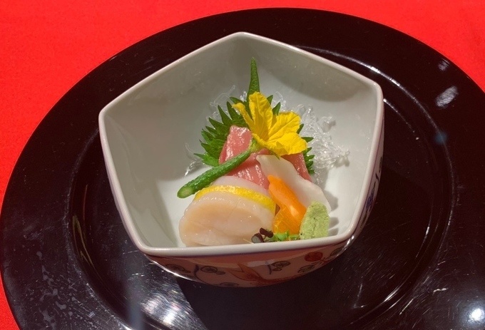 『や満登』の刺身