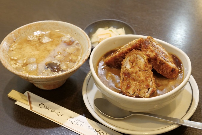 『王ろじ』のとん丼