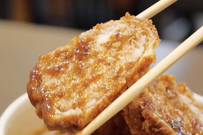 『王ろじ』のとん丼の肉