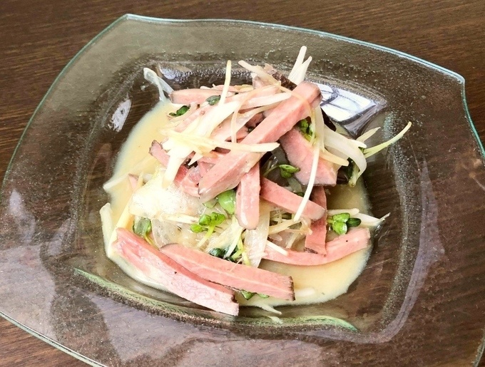 『てまえみそ』の「牛タンと新玉ねぎの味噌ポン酢和え」