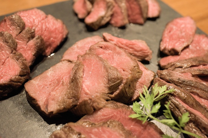 『肉バル FORST』の氷温熟成肉