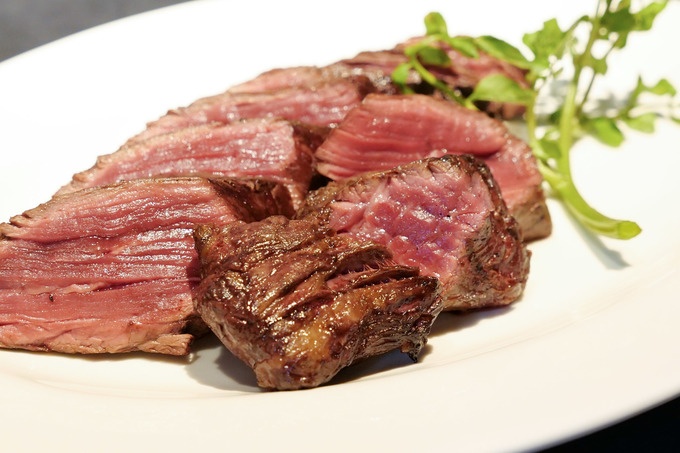 『T8 Steak House』のハンガーステーキ
